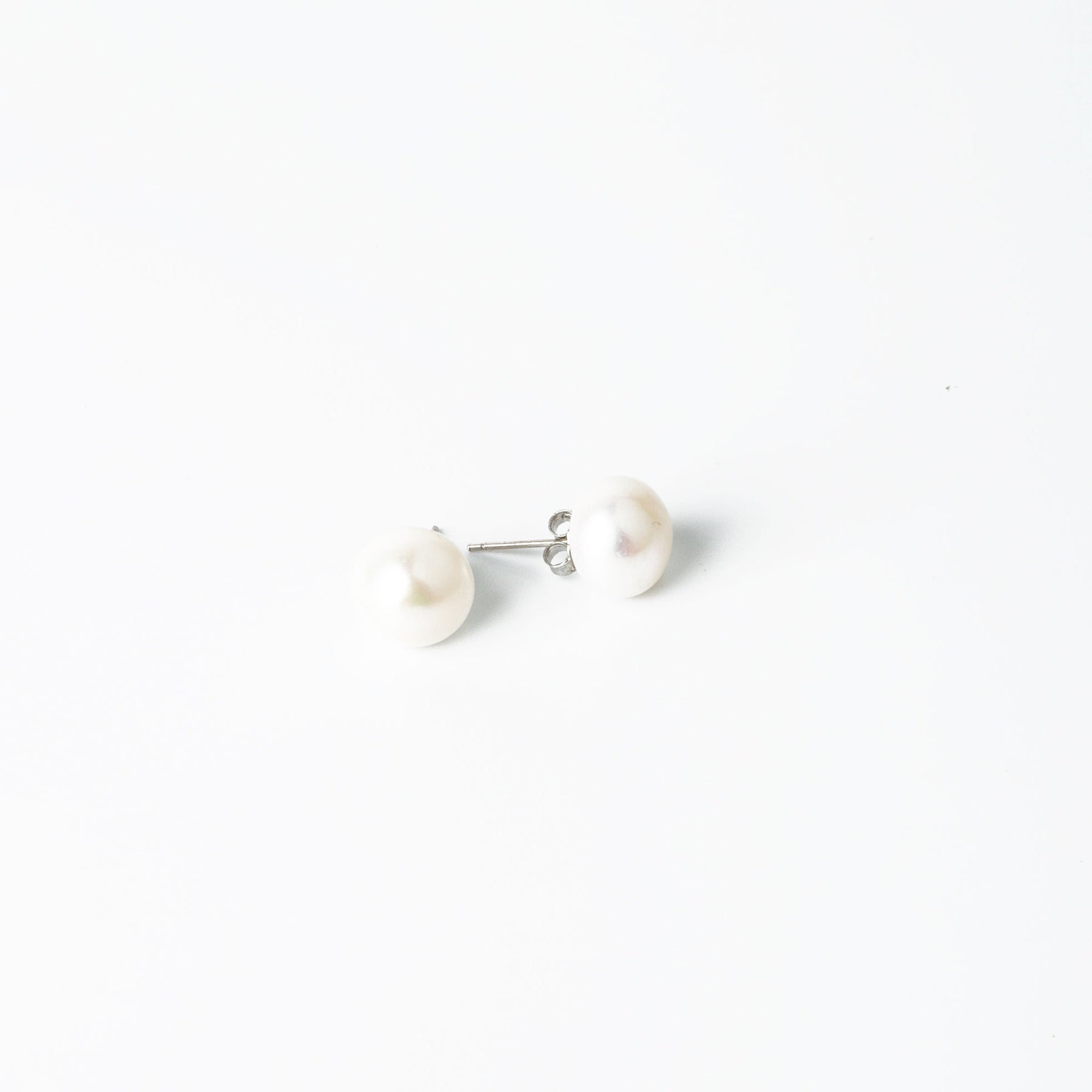 Jardin Hydrangea Gold Single Cotton Pearl Earrings — The Horseshoe Crab